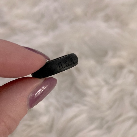 QALO GO ARMY Ladies Silicone Wedding Band Ring 8 (snug) - Picture 7 of 7